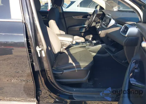 2018 Kia Sorento 2.4L L из США, поврежденный, VIN 5XYPG4A30JG403269